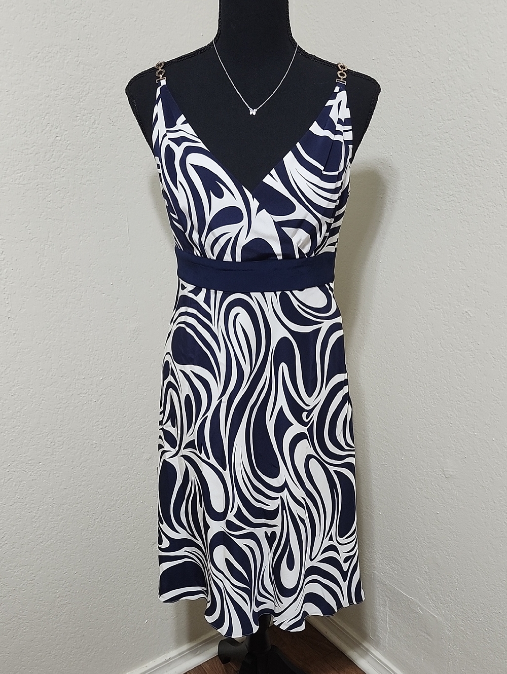 Stunning Ann Taylor Navy & White Swirl V-Neck Midi Dress Sz 2 100% Silk Whimsigo